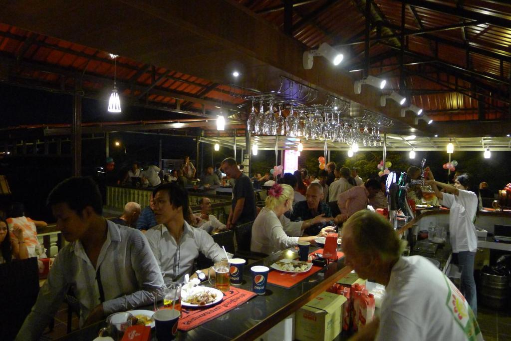 Sakal Guesthouse Restaurant & Bar Sihanoukville Buitenkant foto