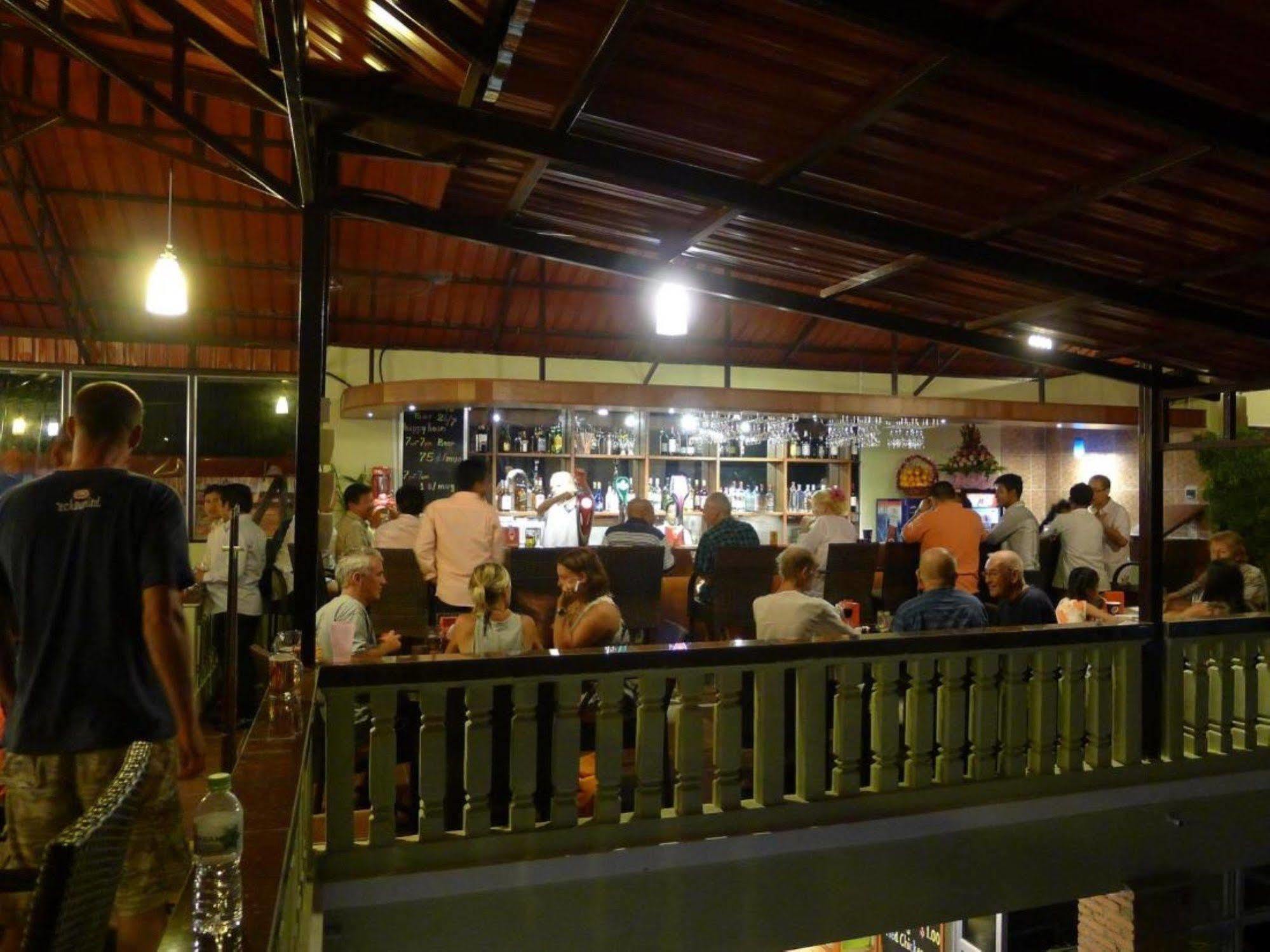 Sakal Guesthouse Restaurant & Bar Sihanoukville Buitenkant foto