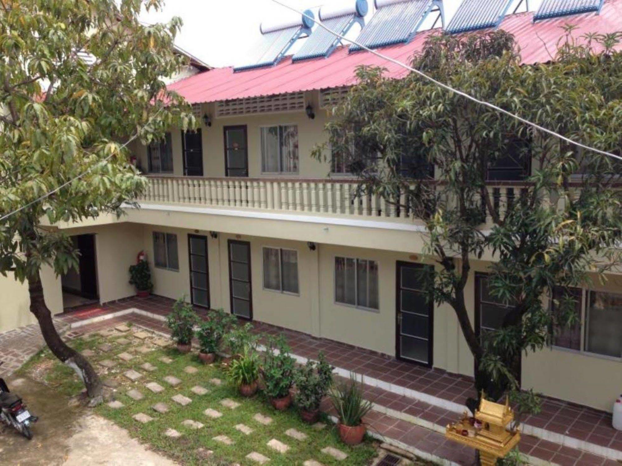 Sakal Guesthouse Restaurant & Bar Sihanoukville Buitenkant foto