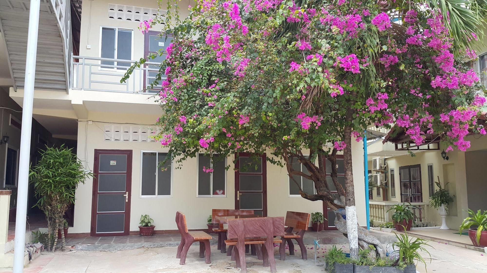 Sakal Guesthouse Restaurant & Bar Sihanoukville Buitenkant foto